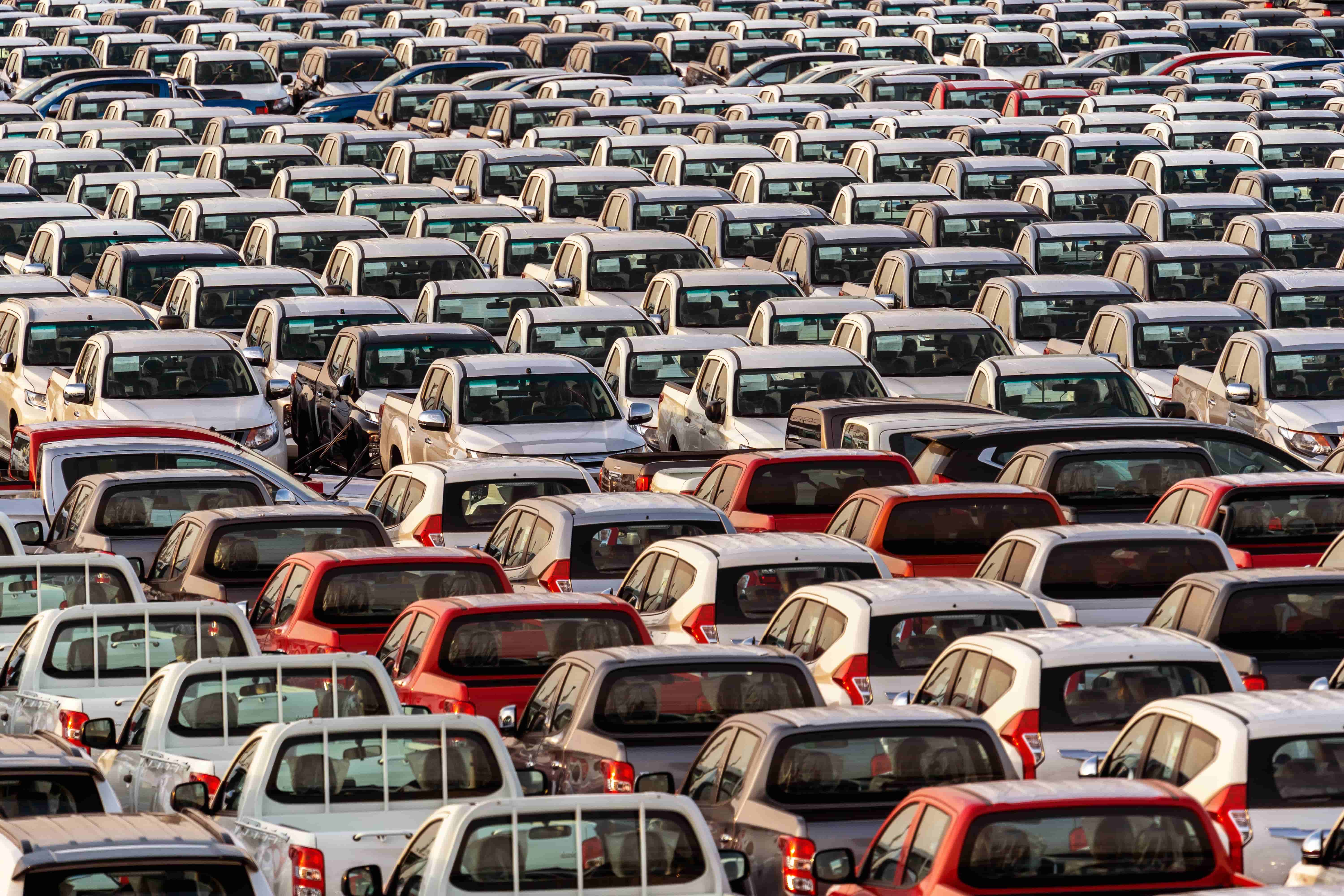 Unutrašnjost autobusa javnog prijevoza – čista sjedala, pod i rukohvati, primjer održavanja autobusnih flota profesionalnim kemijskim sredstvima